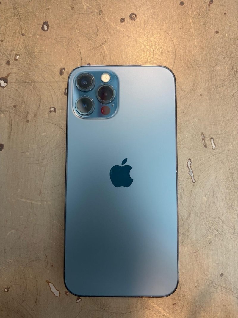 Teléfono móvil iPhone 12 Pro en color azul