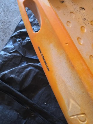 Kayak autovaciable rígido rotomod