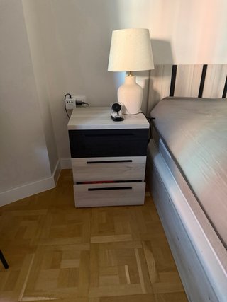 Cabecero y mesillas de madera