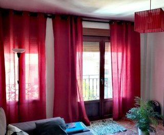 2 Pantallas Lámpara y 3 Cortinas Rojas