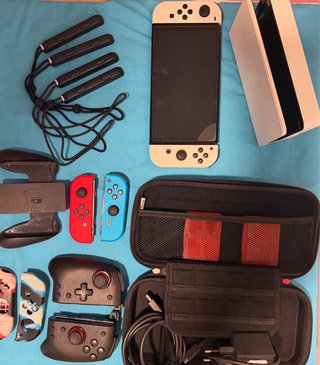 Nintendo Switch OLED Bianca e Rossa