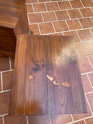 Mesita de noche madera noble 3 cajones