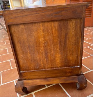 Mesita de noche madera noble 3 cajones