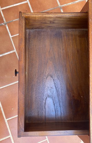 Mesita de noche madera noble 3 cajones