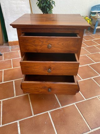 Mesita de noche madera noble 3 cajones