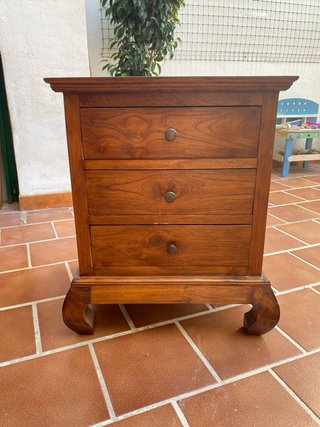 Mesita de noche madera noble 3 cajones