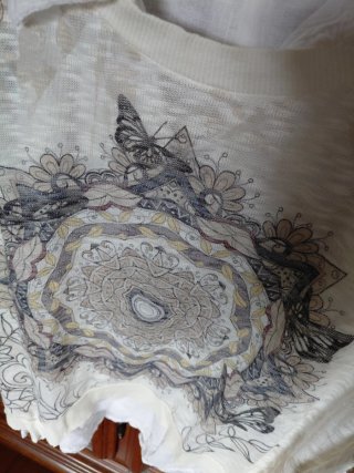 Doppia maglia bianca con decoro