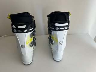 Botas de esquí blancas