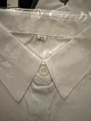 Camisa blanca de manga corta