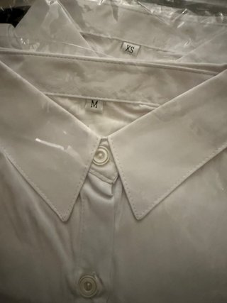Camisa blanca de manga corta