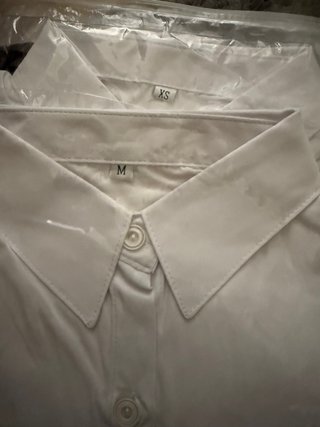 Camisa blanca de manga corta