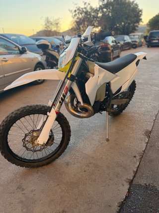 Husqvarna Enduro/Motocross Blanca y Amarilla
