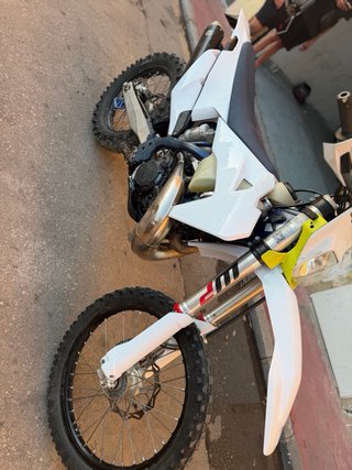 Husqvarna Enduro/Motocross Blanca y Amarilla