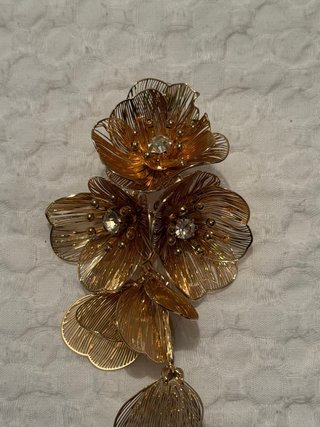 Pendientes dorados para evento