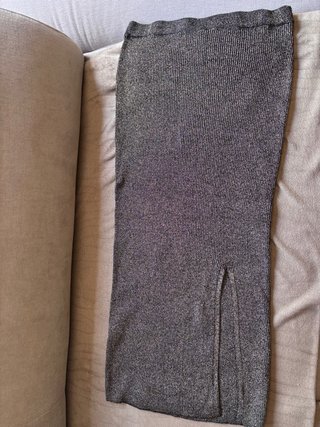 Falda midi Zara gris con abertura