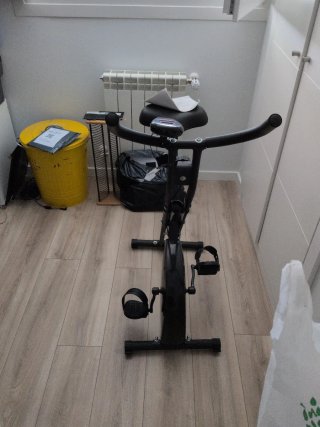 Bicicleta estática con medidor digital