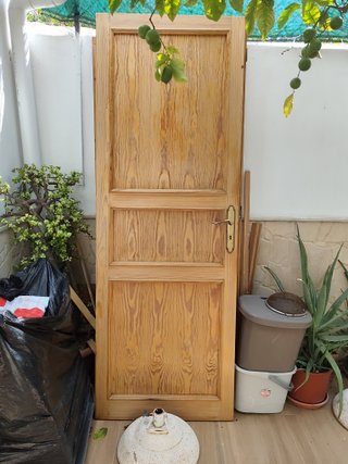 Puerta madera maciza antigua interior