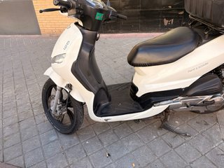 Peugeot Tweet 125 Scooter Blanco