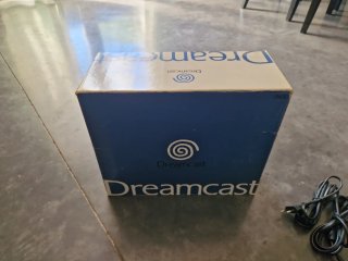 Consola Sega Dreamcast con caja