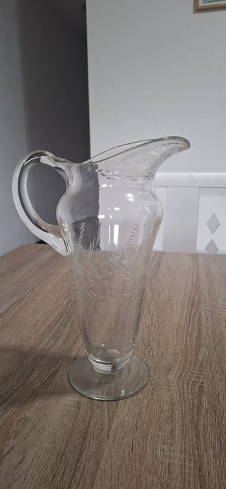 Jarrón de cristal antiguo con grabado