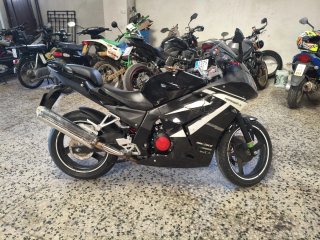 Daelim 125 R Negra