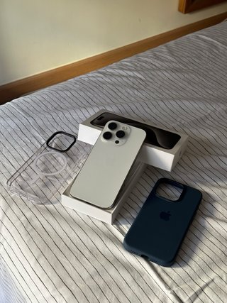 iPhone 15 Pro 256GB Blanco + 2 Fundas