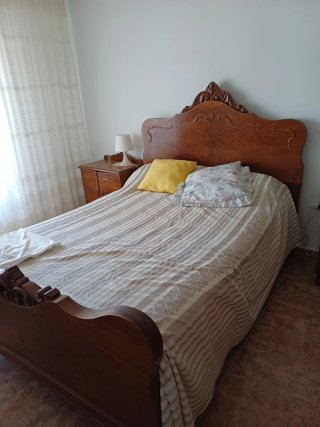 Cama antigua de madera