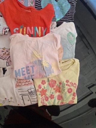 Lote 13 camisetas niña 3-4 años