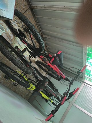 Bicicletas de Montaña una marca BH y otra Gian