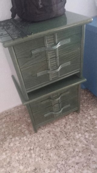 Mesitas de noche de madera verde