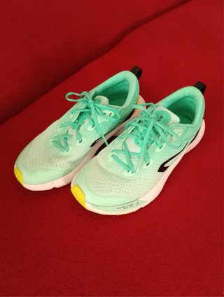 Zapatillas Kalenji Niña/o Talla 33 ( 2 usos )
