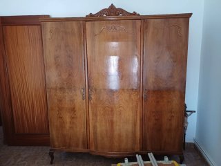 Armario antiguo de madera