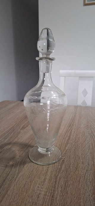 Jarra antigua de cristal tallado