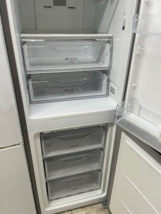 Nevera Indesit plateada