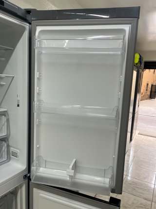 Nevera Indesit plateada