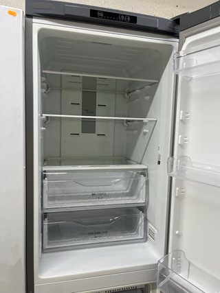 Nevera Indesit plateada