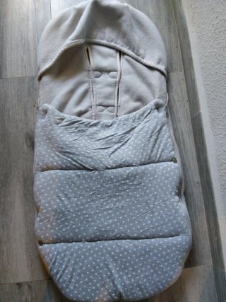 Funda para silla de coche gris estrellas