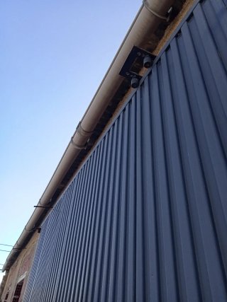 Puerta corredera metálica 3x3m nave y otra abati