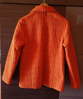 Parka acolchada naranja. Talla M/L