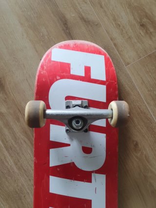 Skate rojo FURTIVE