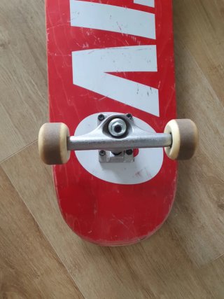 Skate rojo FURTIVE