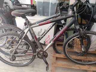 Bicicleta Trek 3900 Gris/Negra Montaña