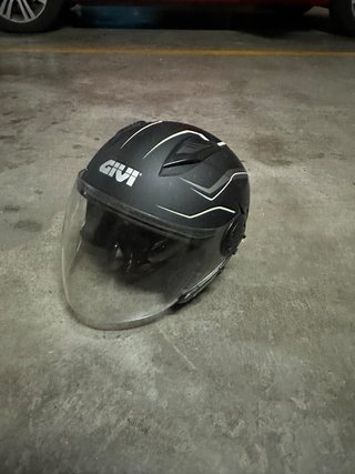 Casco Moto Givi Negro con Visera Transparente