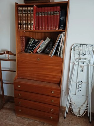 Escritorio antiguo de madera