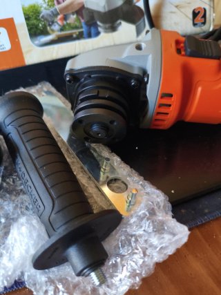 Amoladora Angular Black+Decker 710W 115mm