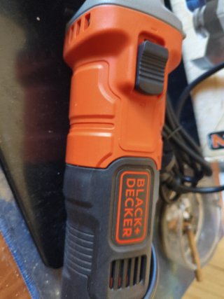Amoladora Angular Black+Decker 710W 115mm