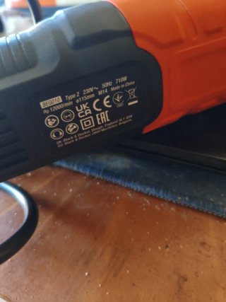 Amoladora Angular Black+Decker 710W 115mm
