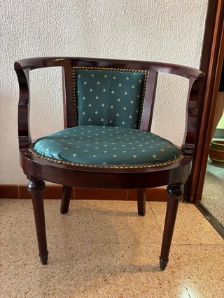Silla antigua tapizada madera