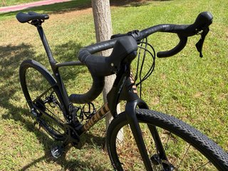 Bici Gravel Giant Revolt Adv 3 fibra de carbono