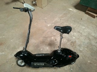 Patinete Eléctrico Negro con Asiento